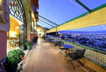Continúa la temporada en la terraza del Hotel Alhambra Palace de Granada Continúa la temporada en la terraza del Hotel Alhambra Palace de Granada