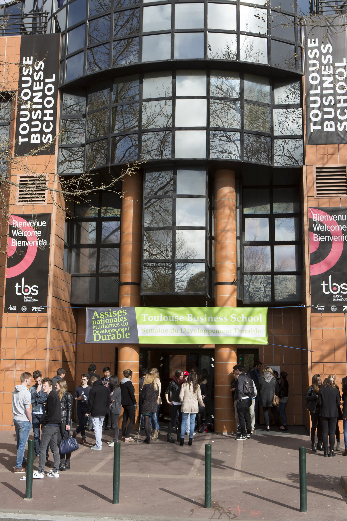 Antiguos alumnos de Toulouse Business School crean una iniciativa para estrechar lazos entre titulados y antiguos alumnos Antiguos alumnos de Toulouse Business School crean una iniciativa para estrechar lazos entre titulados y antiguos alumnos