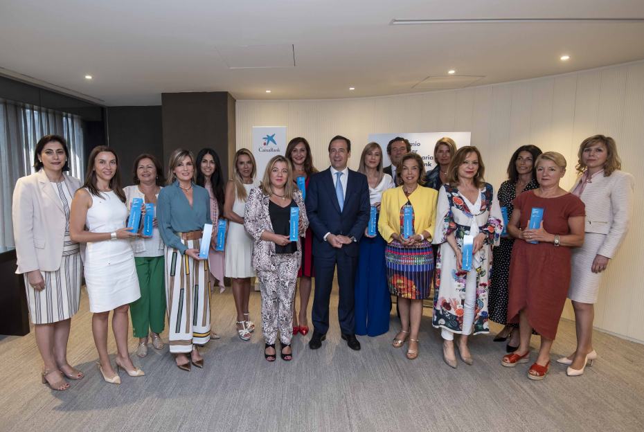 Gonzalo Gortázar entrega los galardones territoriales del Premio Mujer Empresaria CaixaBank 2019 Gonzalo Gortázar entrega los galardones territoriales del Premio Mujer Empresaria CaixaBank 2019