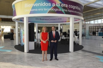 CaixaBank firma un acuerdo con IBM Servicios para acelerar su transformación en 'cloud computing' e impulsar la innovación en servicios financieros CaixaBank firma un acuerdo con IBM Servicios para acelerar su transformación en 'cloud computing' e impulsar la innovación en servicios financieros