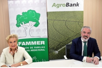 CaixaBank firma un acuerdo con AFAMMER para impulsar la actividad agraria en España CaixaBank firma un acuerdo con AFAMMER para impulsar la actividad agraria en España