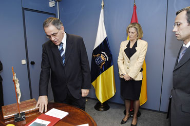 Daniel Cerdán Elcid toma posesión como director general de Radiotelevisión Canaria Daniel Cerdán Elcid toma posesión como director general de Radiotelevisión Canaria